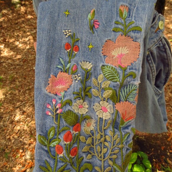 Womens Forever 21 Embroidered Overalls Denim Size 25 Distressed raw hem - Picture 8 of 15